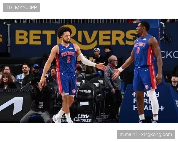 杜伦在场活塞净胜12分下场仅0.2 内线支柱缺席即现战力断层